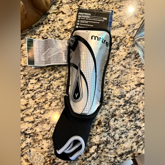 Mitre Protech Shinguards, size L - Picture 1 of 4